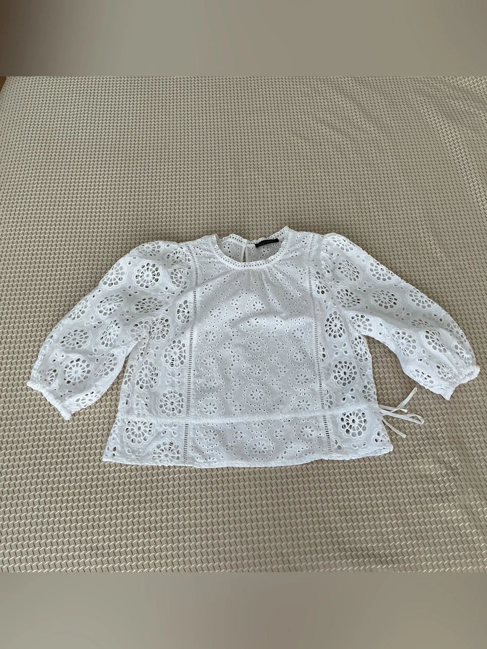 Banana Republic White 3/4 Sleeve Unlined Eyelet Cropped Top Sz L